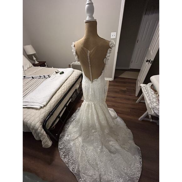 New with Tags Wedding Dress Size 4 - Picture 2 of 14